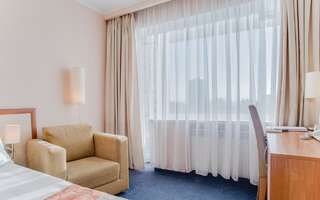 Отель Intourist Hotel Запорожье Стандартный двухместный номер с 2 отдельными кроватями-4