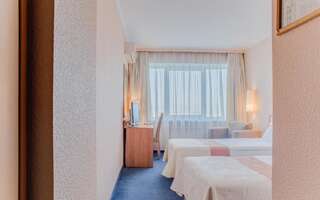 Отель Intourist Hotel Запорожье Стандартный двухместный номер с 2 отдельными кроватями-12